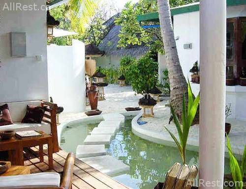 Angaga Island Resort 14